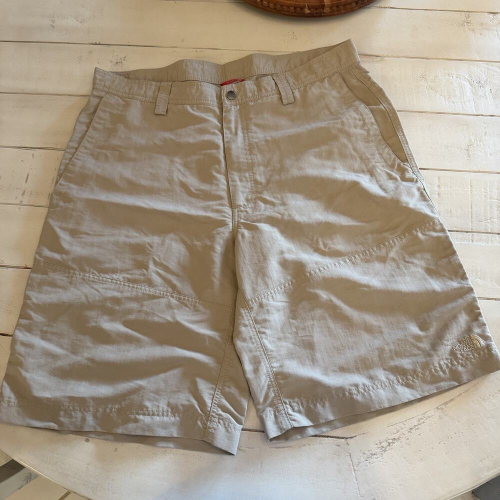 Men’s Northface Khaki Shorts Size 38